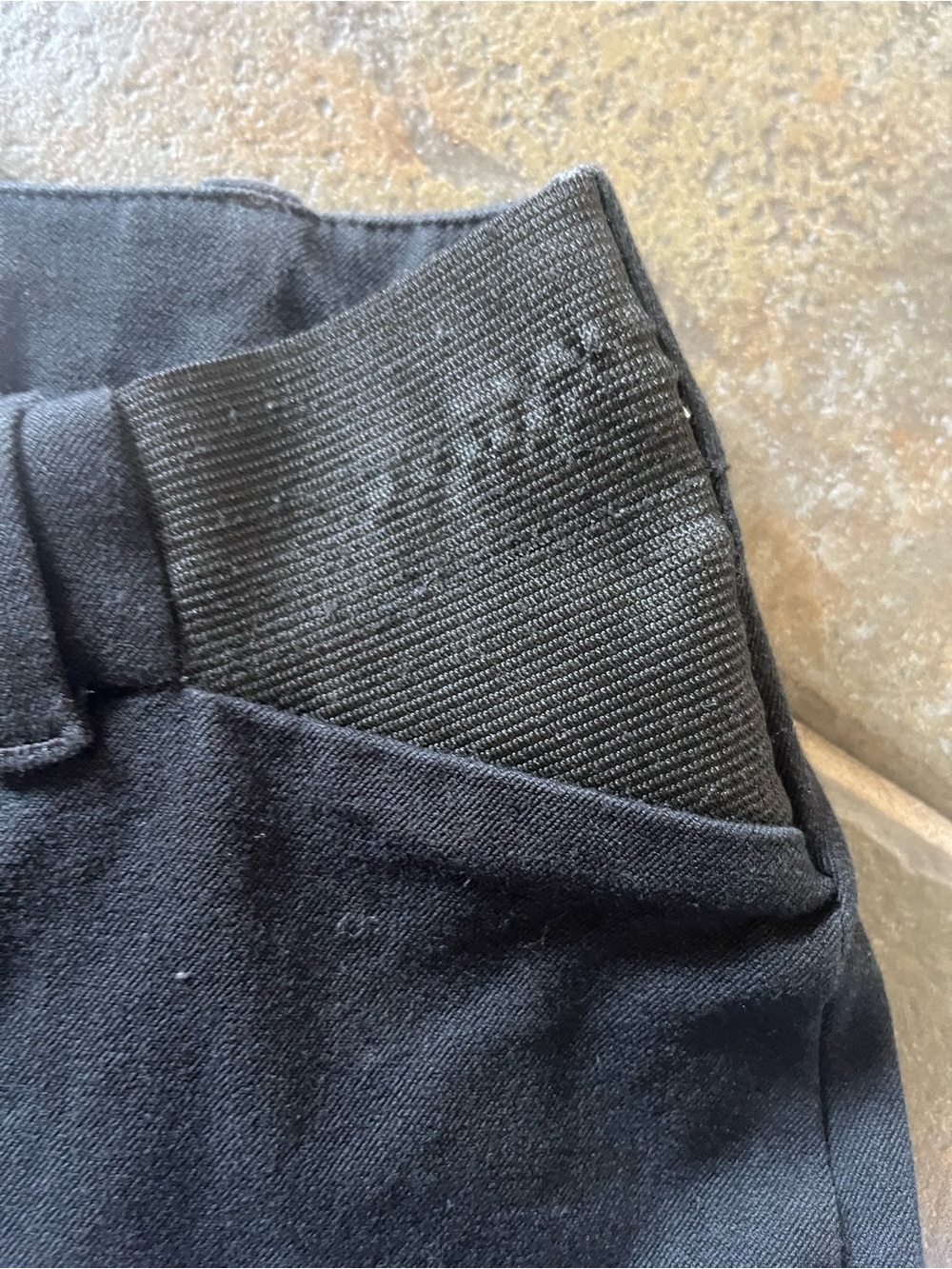 🌸2/20 ✨Host Pick Gap maternity black crop pants size 4 stretchy waist Timeless - Picture 7 of 9